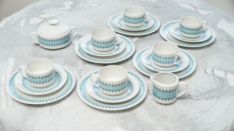 Read more about the article Arabia Finland LOUHI Coffee cups and saucers and bun plates and sugar bowl and creamer