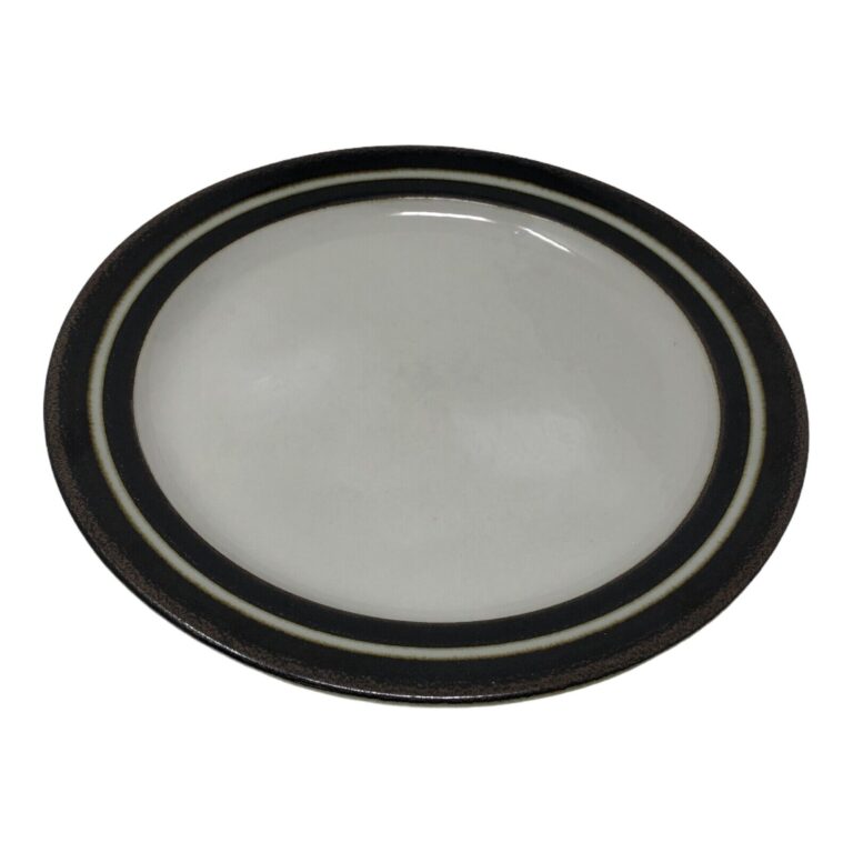 Read more about the article Arabia Finland Ulla Procope Rosmarin Brown Anemone 10″ Dinner Plate