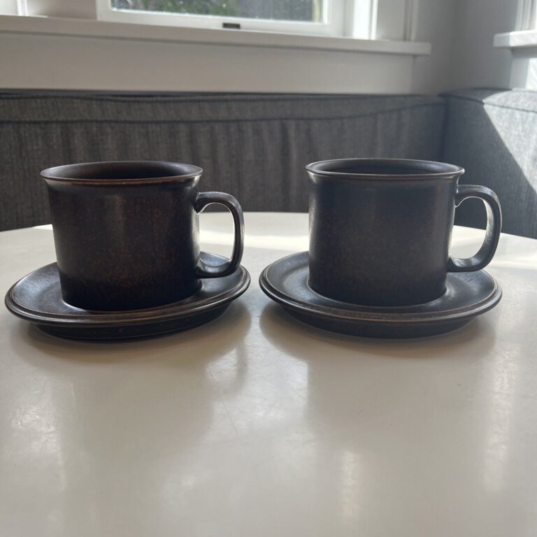 Read more about the article Pair of Arabia Ruska Brown Beer Coffee D-Handled Mugs With Saucers