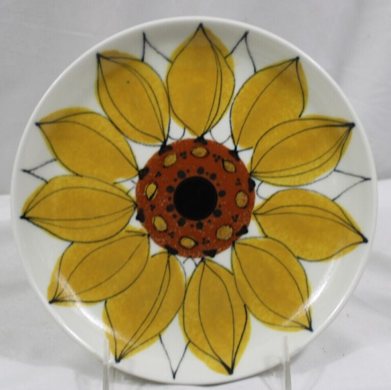 Read more about the article Arabia of Finland Sun Rose Salad Plate 7 3/4″ MCM Mid Century G