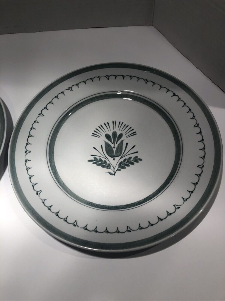 Read more about the article Arabia of Finland Green Thistle Dinner Plates 10 3/8” Set of 2