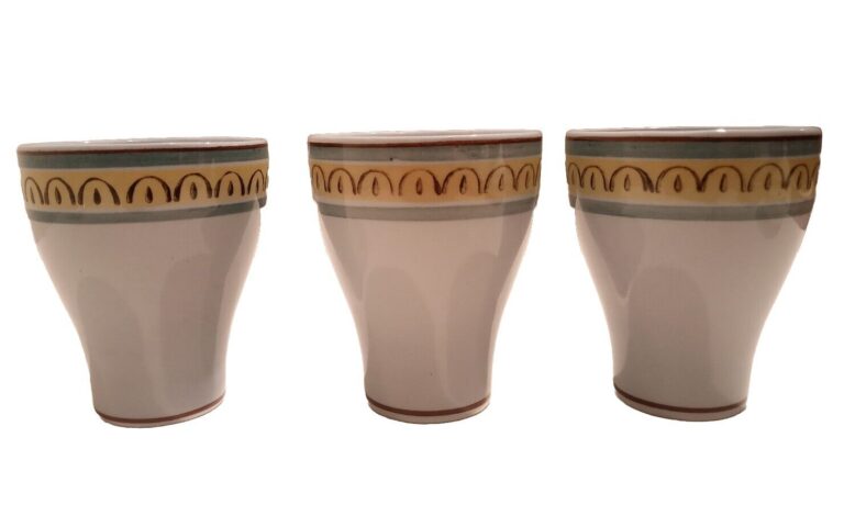 Read more about the article Three Vintage Arabia of Finland CROWN BAND Cups Tumblers 1955-1970 EUC