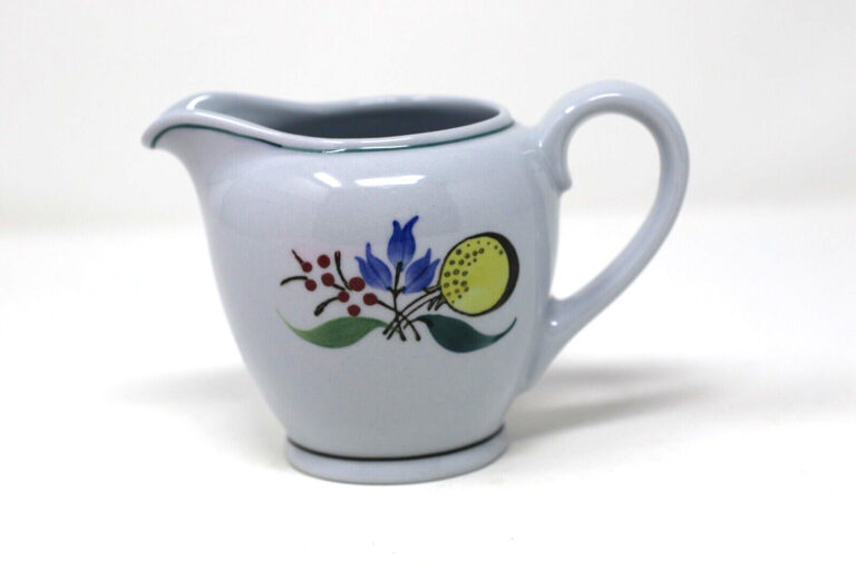 Read more about the article Arabia Finland Windflower Creamer