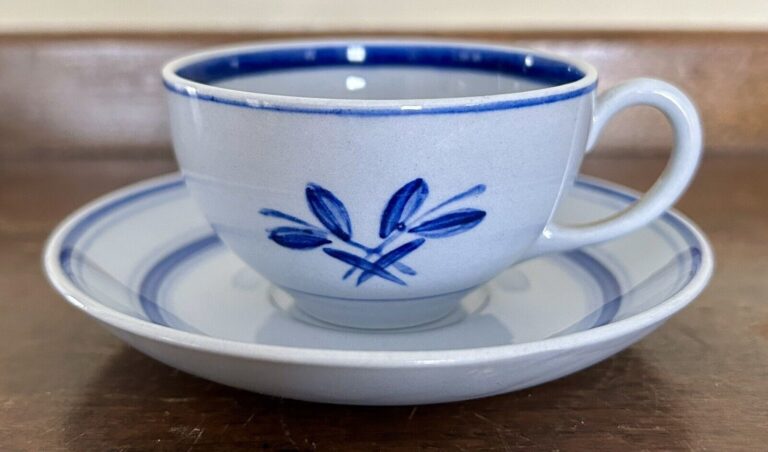 Read more about the article 3 – Arabia Finland blue and white flower 2 oz. Espresso /demitasse Cups and Saucers