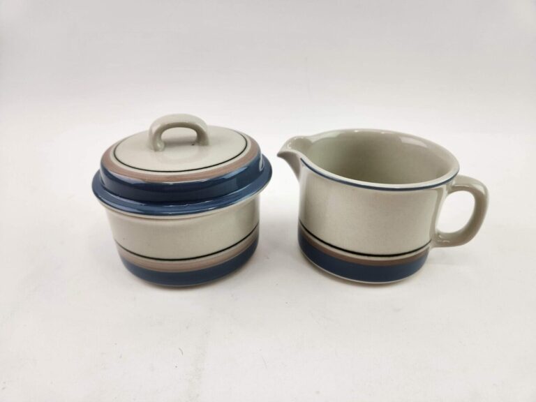 Read more about the article Arabia of Finland Uhtua Sugar Bowl and Creamer Set Blue Brown Gray Tones Nordic