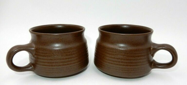 Read more about the article SET OF 2 ARABIA RUSKA STYLE MAYFLOWER DARK BROWN COFFEE OR TEA CUPS