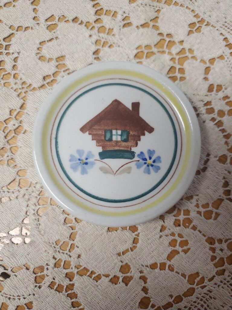 Read more about the article Arabia Finland Round Miniature 3 1/4″ Plate Tea Tile Trivet Log Cabin Pirtti