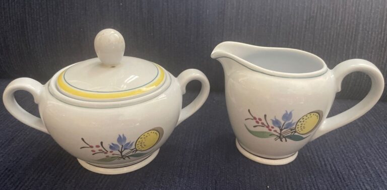 Read more about the article VINTAGE ARABIA WINDFLOWER LARGE SUGAR AND CREAMER HANDPAINTED FINLAND