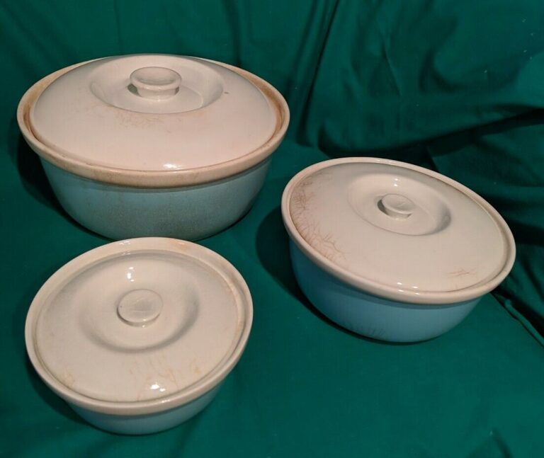 Read more about the article ARABIA~ Early Set of 3 ROUND NESTING/LIDDED CASSEROLES ~ Made in Finland Blue