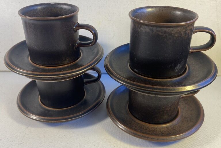 Read more about the article 4 Ruska Arabia Coffee Cups And Saucers  Cups 2.5 ” H   Saucers 5 ” Across