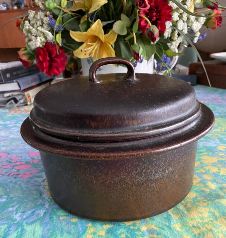 Read more about the article VINTAGE ARABIA RUSKA 2-QT COVERED CASSEROLE BAKING DISH