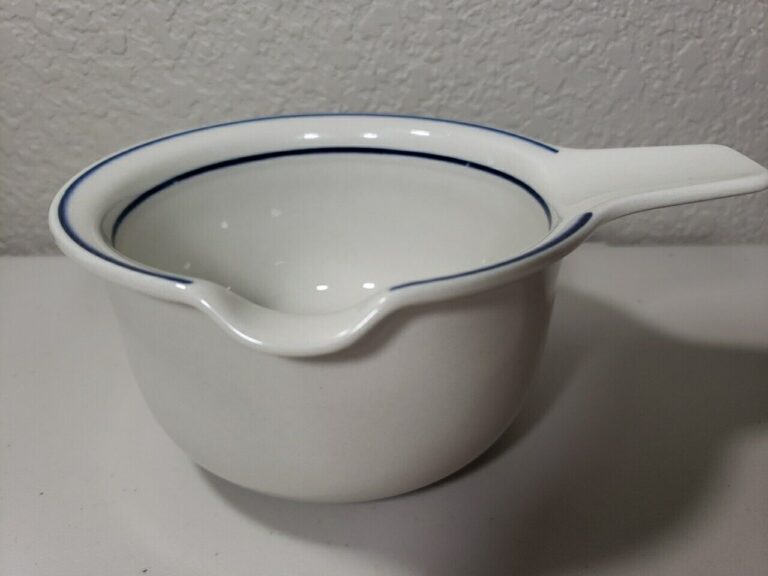 Read more about the article Vintage Arabia Of Finland Saimaa Open Sauce Gravy Boat White With Blue Stripes