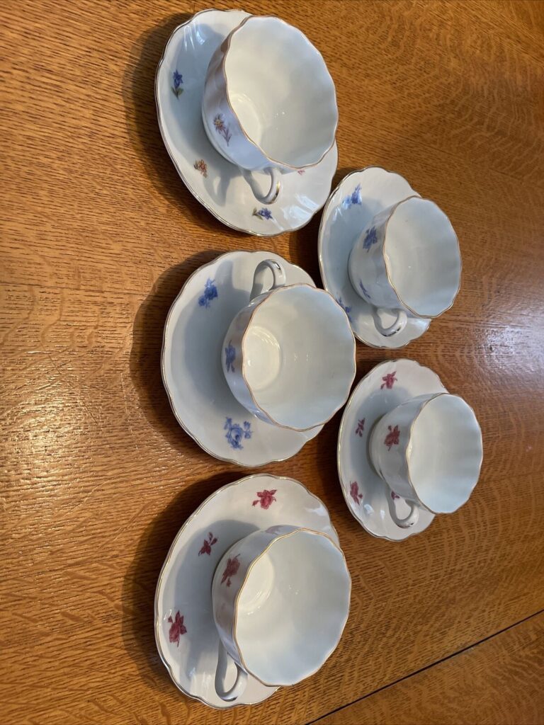 Read more about the article Arabia made in Finland Set Of 5 Pink/Blue Coffee Cups  PinkBlue Rose Handpainted