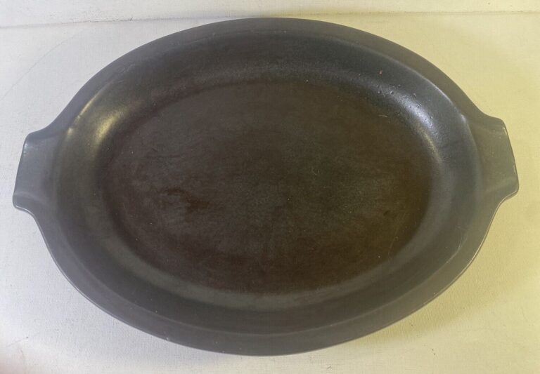 Read more about the article Vintage Black Liekki Arabia  Finland Oval Baking Dish With Handles 13.5 Inches