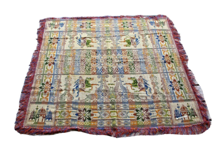 Read more about the article Arabian Knights Tapestry Throw Coverlet Blanket 48 Inch Square Fringed Vintage