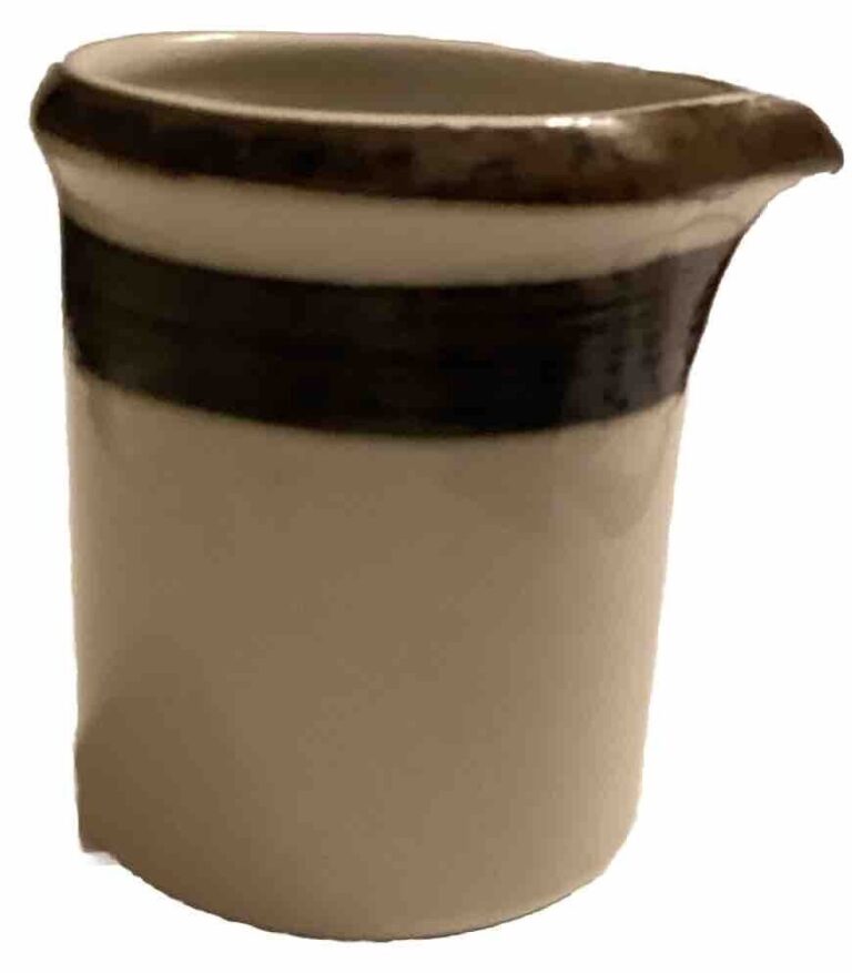 Read more about the article Vintage Arabia of Finland 3 3/8″ Creamer (53) w/Brown Bands Ceramic Pottery