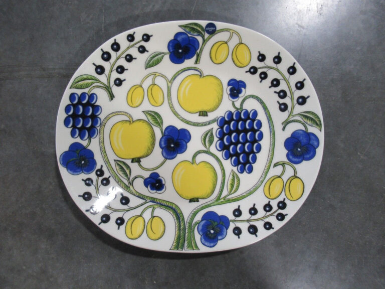 Read more about the article ARABIA POTTERY/CHINA LARGE SERVING PLATTER/PLATE PARATIISI PATTERN *New  Other*