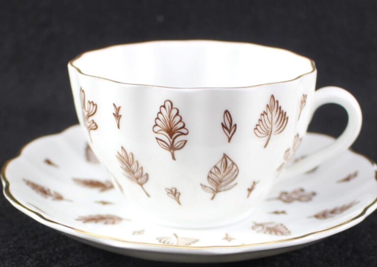 Read more about the article Arabia ARA30 Footed Cup and Saucer GREAT CONDITION