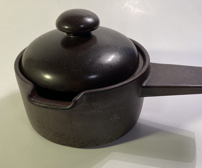 Read more about the article Small Black Liekki  Arabia Finland Pot With Lid  About 3 Cups  Use On Stove Top