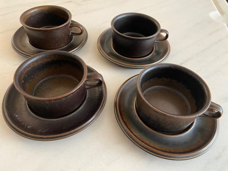 Read more about the article Arabia Ruska Cups and Saucers. Flat Coffee / Tea Cups. Set of 4