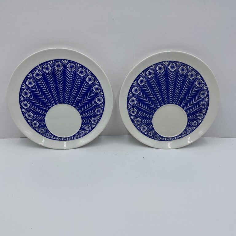 Read more about the article True Vintage 60s Pair Raija Uosikkinen BluePeacock Saucers Franck Arabia Finland