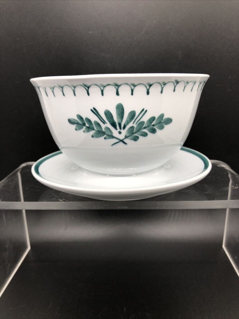 Read more about the article Arabia Finland Green Thistle Gravy Bowl Boat Attached Underplate Handpainted  A