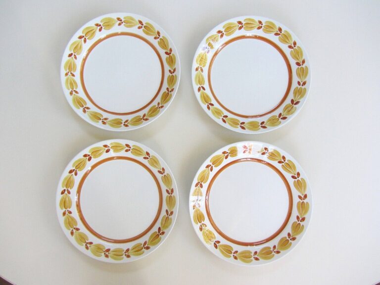 Read more about the article HTF Set of 4 Vintage MCM Arabia Finland BOTNIA Floral 10″ Dinner Plates