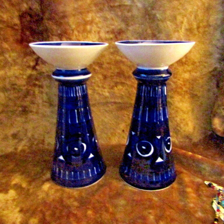 Read more about the article Mid Century ARABIA VALENCIA Pair of Candle Holders/Finland