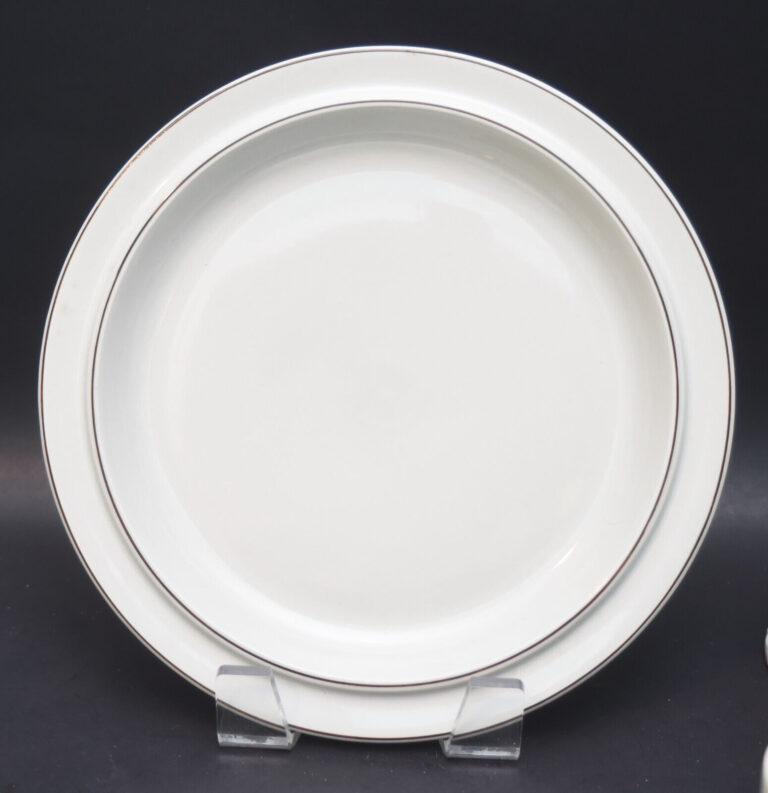 Read more about the article VINTAGE ARABIA FINLAND FENNICA 13-1/8″ RIMMED CHOP PLATE PLATTER #3