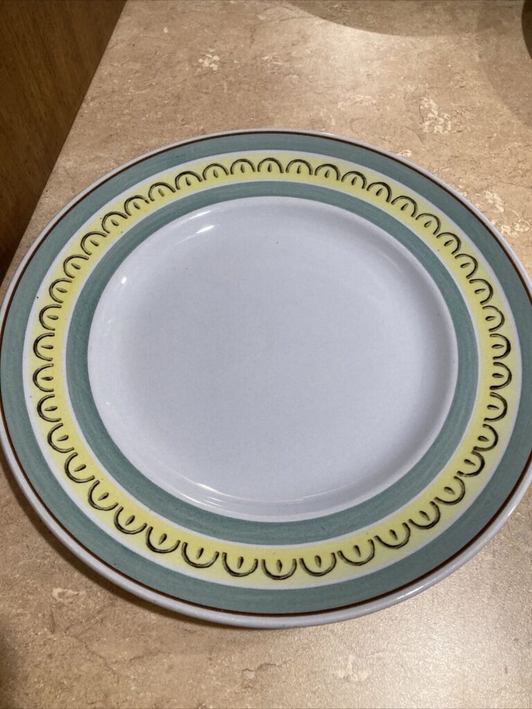 Read more about the article (5) Crownband Arabia Made In Finland 10.5” Dinner Plates Hand Painted Good