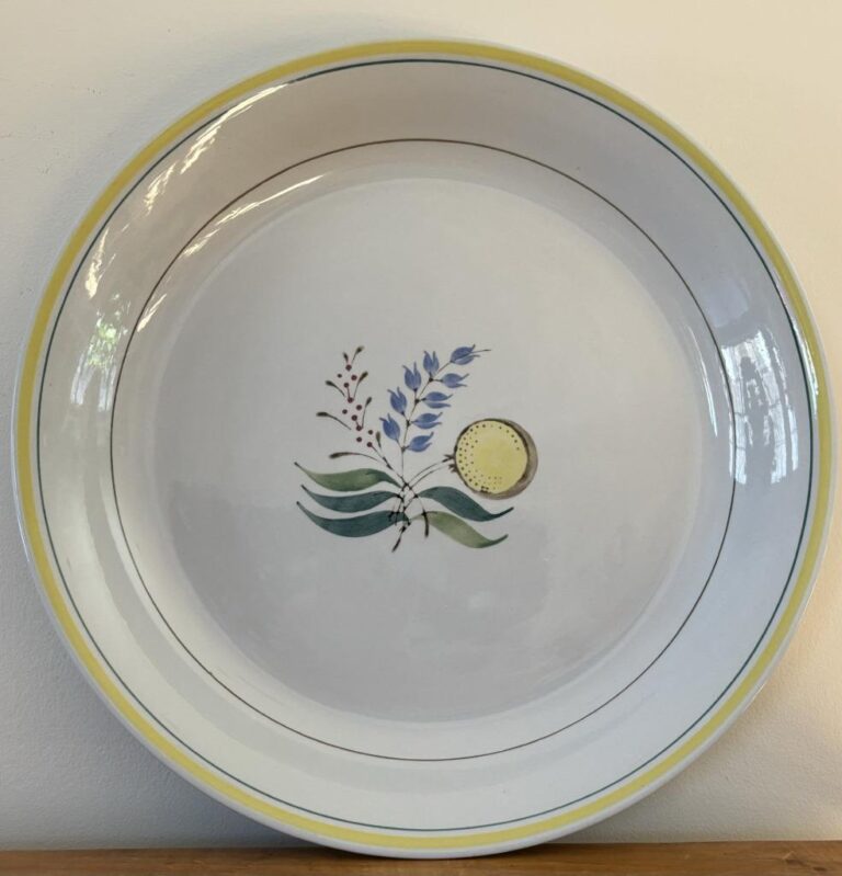 Read more about the article Arabia Finland Windflower 13.5″ Round Chop Plate Platter Olga Osol Excellent Con