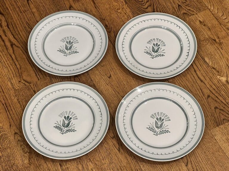 Read more about the article Arabia Of Finland Green Thistle Set Of 4 Floral Hand Painted Dinner Plates