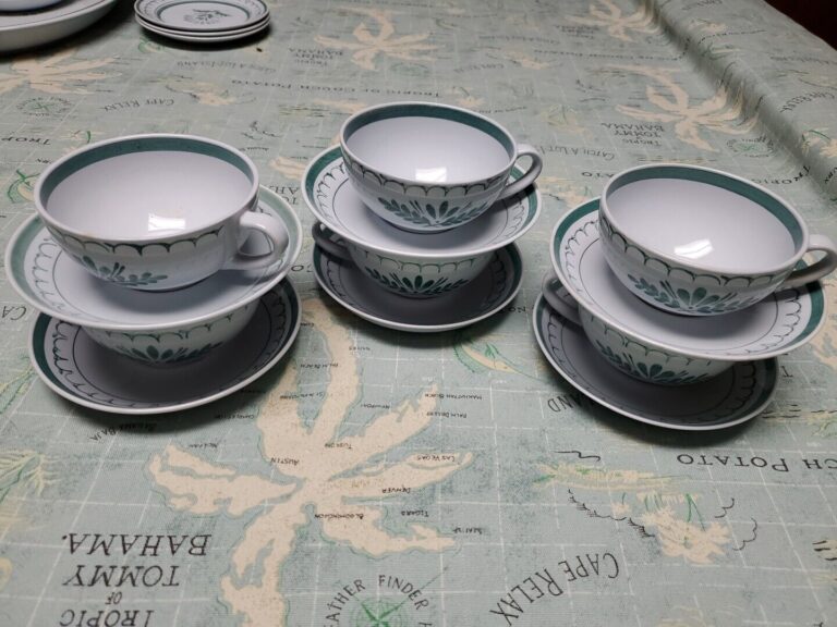 Read more about the article (6) Arabia Finland Green Thistle CUP and SAUCER SETS Hand-painted