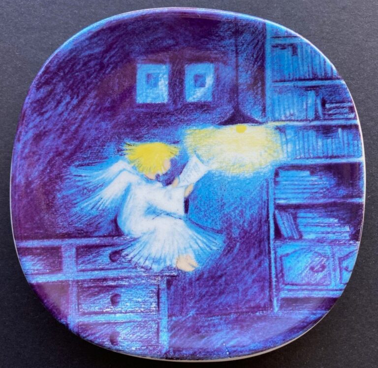 Read more about the article Vintage Arabia Finland Riittatuulikki Hirvonen Angel Small Decorative Wall Plate