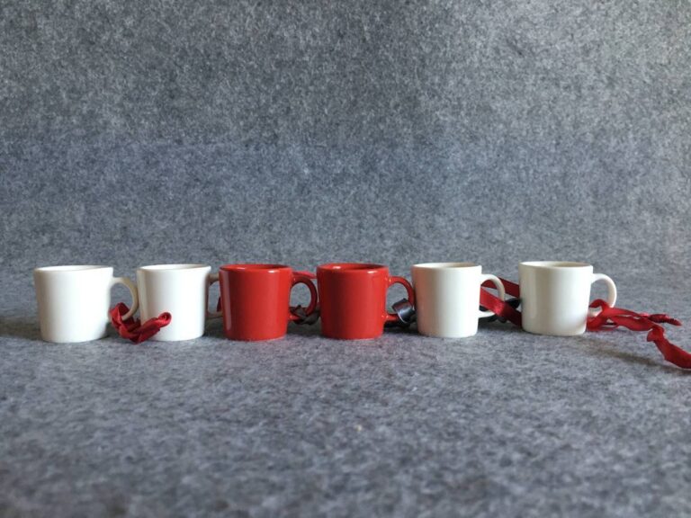 Read more about the article Arabia Teema Mini Mug Ornament White 4 Red 2 6-Piece Set