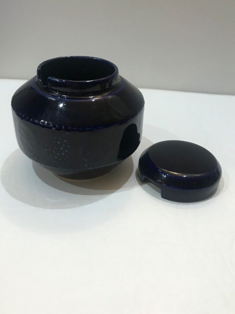 Read more about the article ARABIA OF FINLAND VALENCIA DK NAVY BLUE MINI CERAMIC SUGAR BOWL VASE 4” TALL
