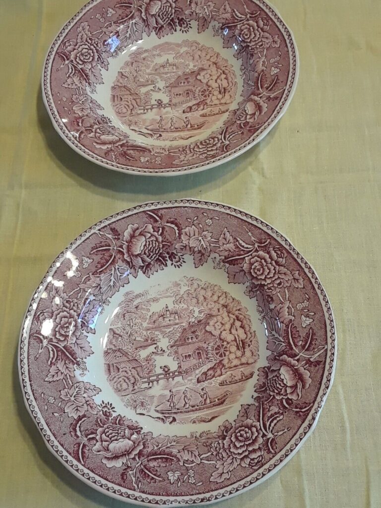 Read more about the article Vintage Arabia Finland 2 Pink 9″ Soup Plates Village Scene Roses