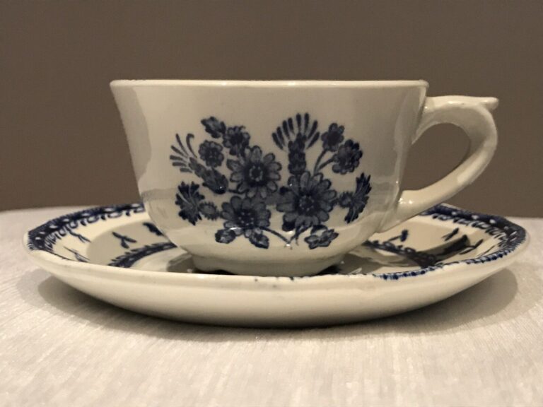 Read more about the article Arabia Finland Finnflower Teacup and Saucer Blue andWhite