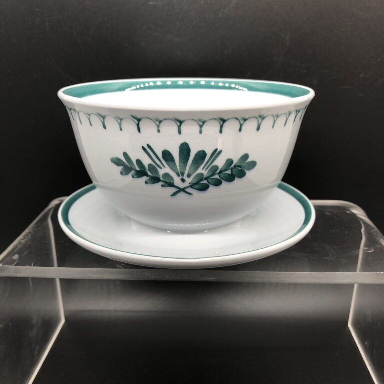 Read more about the article Arabia Finland Green Thistle Gravy Boat Bowl Attached Underplate Handpainted  B