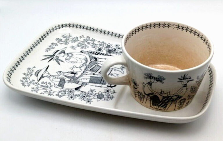Read more about the article Vintage Pottery Arabia Finland Emilia Teacup and Snack Plate Elegant Sunny Garden