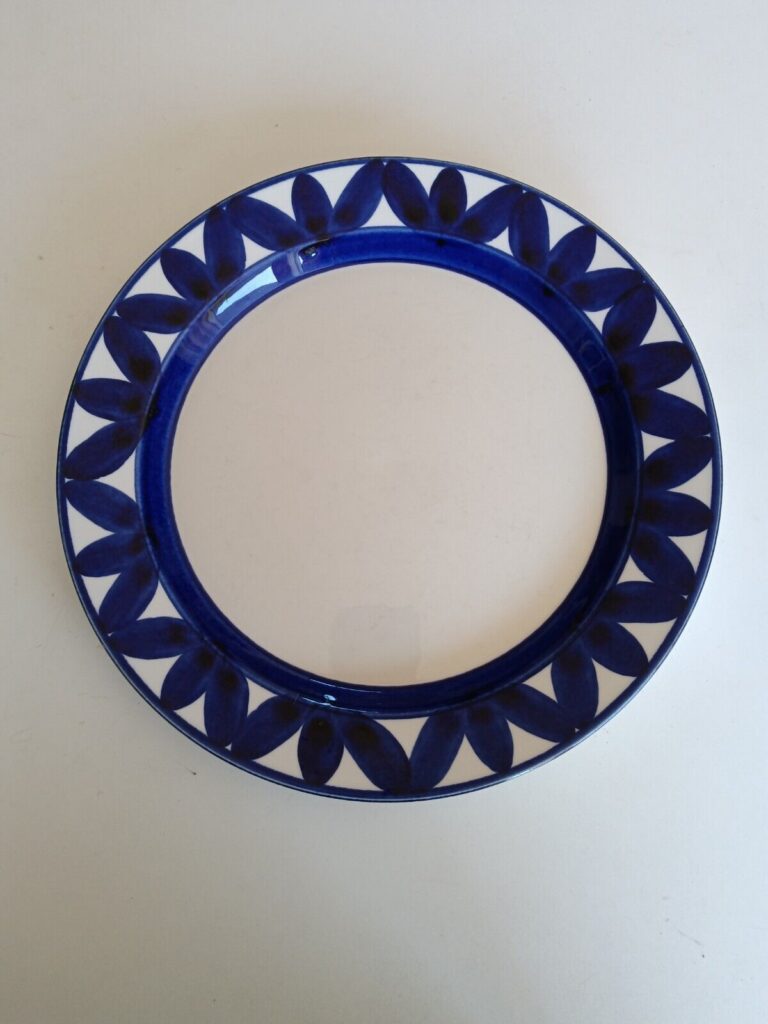 Read more about the article Vintage Sotka Blue Arabia of Finland  DINNER PLATE 10 1/4″ Handpainted