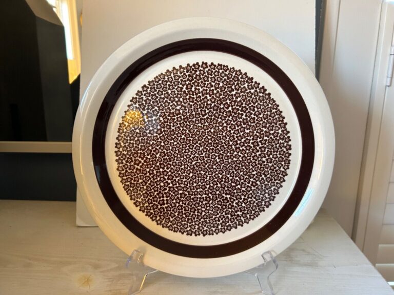 Read more about the article Vintage 70s Arabia Finland FAENZA 12” Chop Plate Brown Flowers Inkeri Leivo