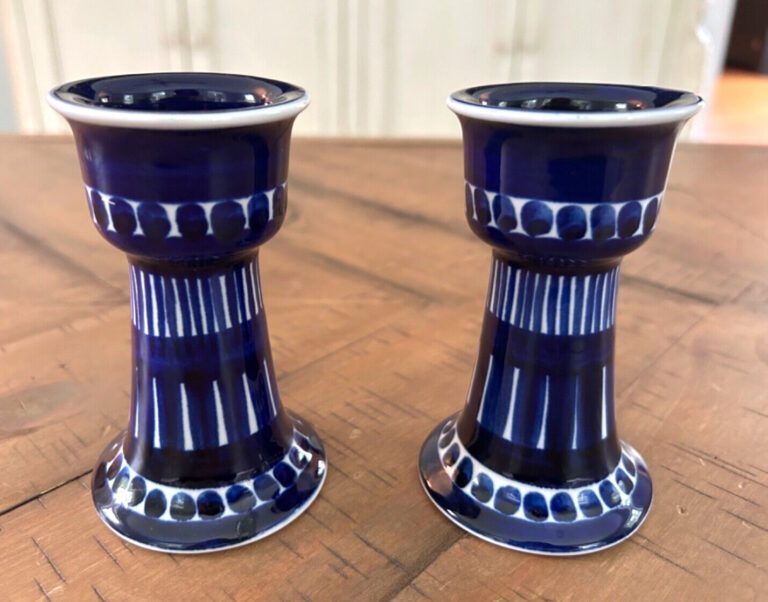 Read more about the article Arabia Finland Valencia Blue Ulla Procope pair Pedestal Egg Holder Egg Cups-EXC