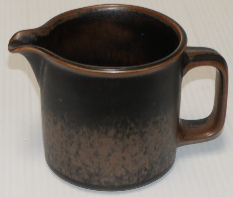 Read more about the article One (1) Arabia of Finland Ruska 4 1/8” tall milk pitcher Mid Century Modern