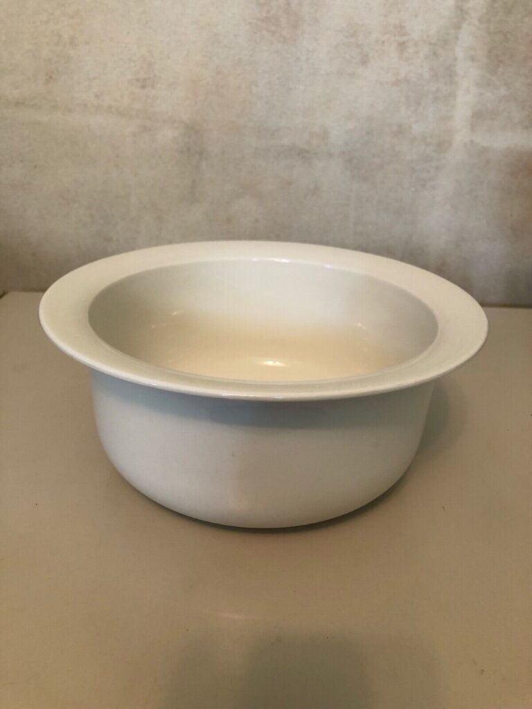 Read more about the article ARABIA ARCTIC 9.75” WHITE VEGETABLE BOWL