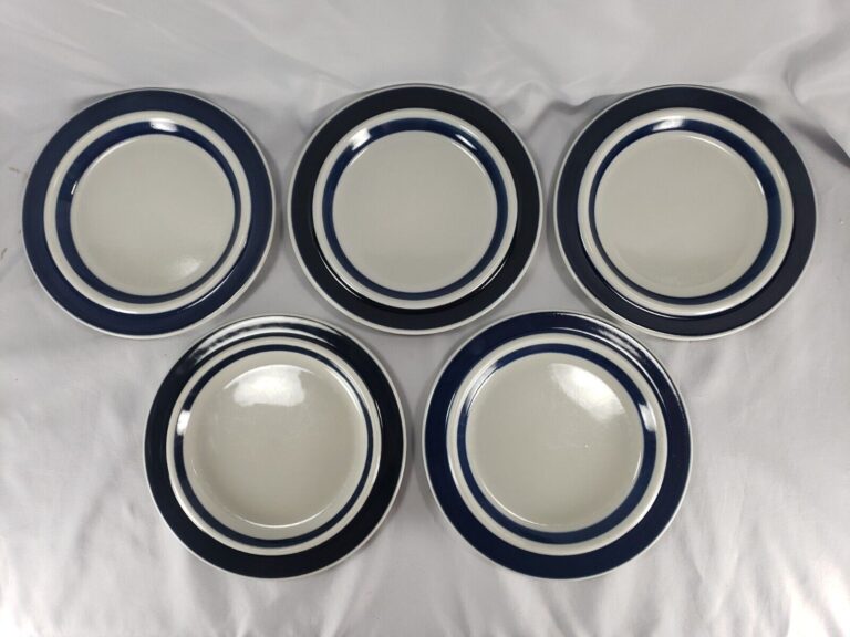 Read more about the article LOT OF 5 ARABIA OF FINLAND ANEMONE BLUE SALAD PLATES