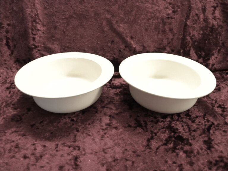Read more about the article ARCTICA WHITE 2 Rimmed Soup / Cereal Bowls Arabia Finland VERY NICE