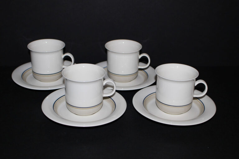 Read more about the article 4 ARABIA SEITA ARCTICA 3″ FLAT CUP and SAUCER SETS-FINLAND
