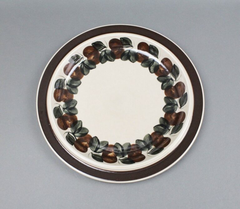 Read more about the article Arabia Finland Ruija Troubadour 13 1/4″ Chop Plate Serving Platter Vintage MCM