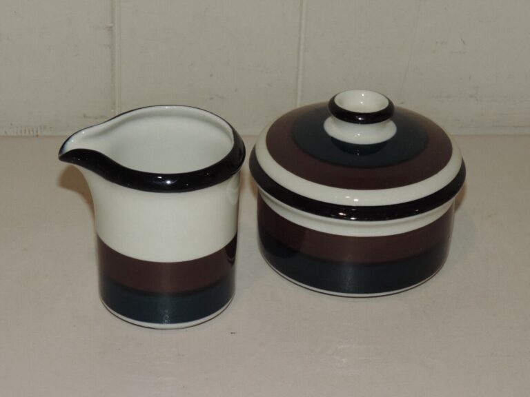 Read more about the article ARABIA OF FINLAND KAIRA PATTERN CREAMER and LIDDED SUGAR SET